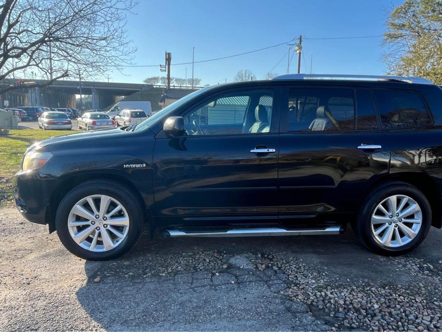 2010 Black /Gray Toyota Highlander Hybrid Limited Hybrid (JTEJW3EH1A2) with an V6 Hybrid engine, CVT transmission, located at 5700 Curlew Drive, Norfolk, VA, 23502, (757) 455-6330, 36.841885, -76.209412 - Photo#4